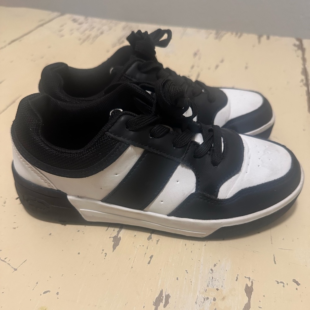 Kid Ecko shoes size 3